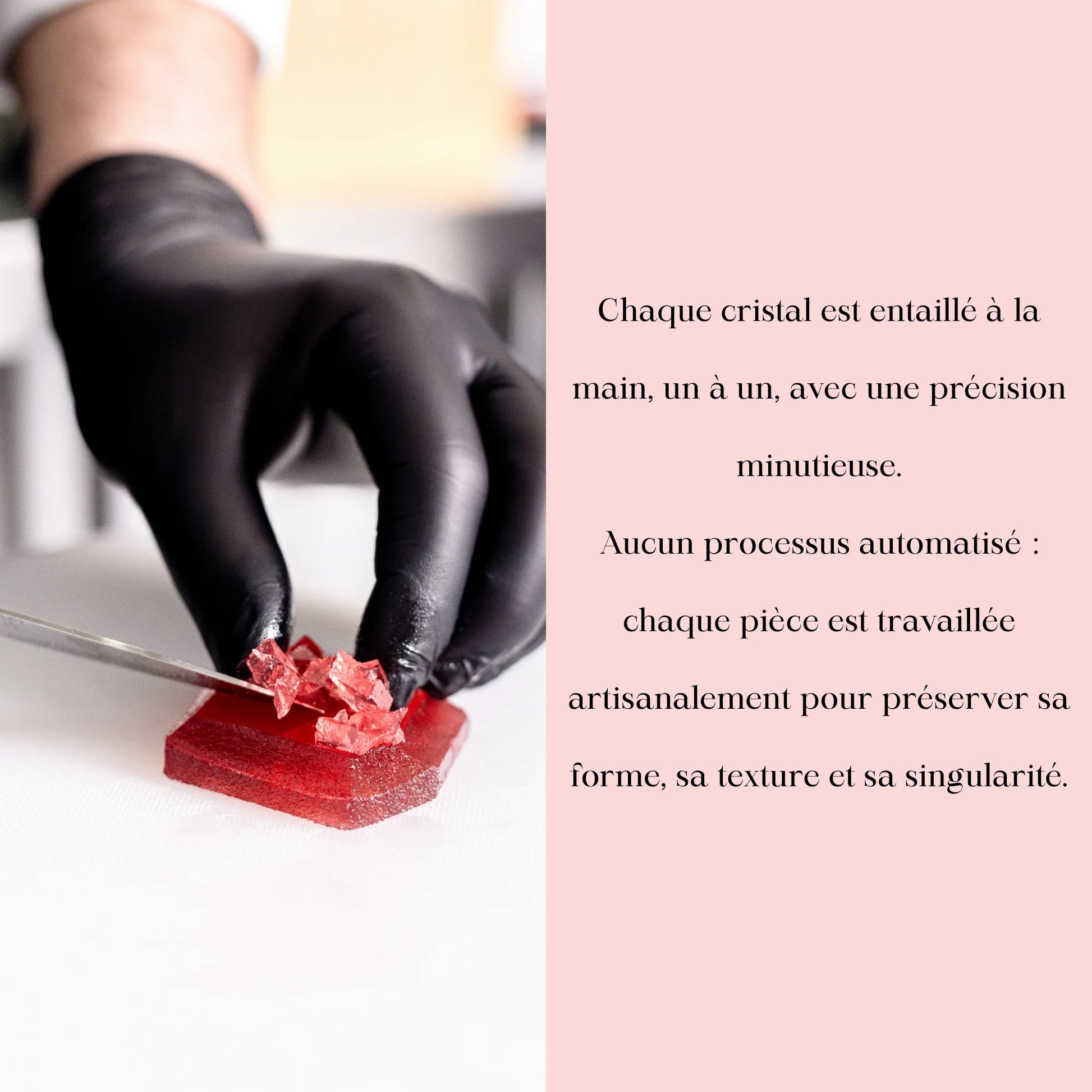 Mains gantées déposant un cristal, avec du texte sur la fabrication artisanale et rigoureuse.