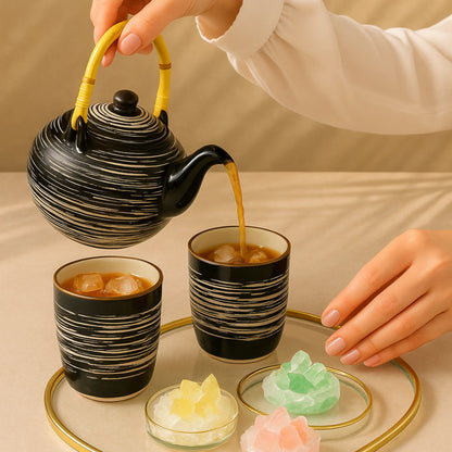 Ensemble théière et tasses – Élégance artisanale et gourmandise précieuse